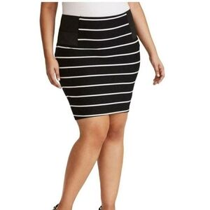 Torrid Black and White Mini Skirt Size 0